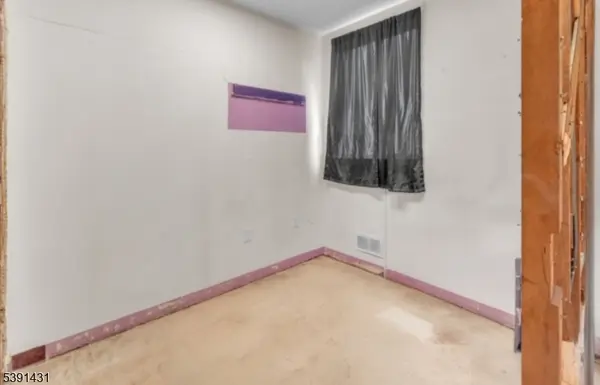 86 88chancellor Ave, Newark City, NJ 07112