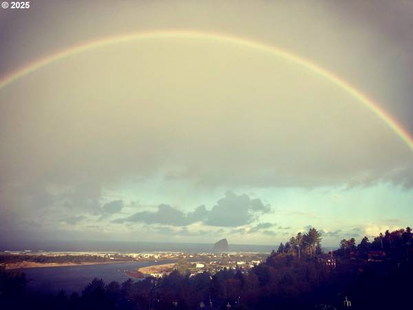 7835 BROOTEN MOUNTAIN LOOP, Pacific City, OR 97135