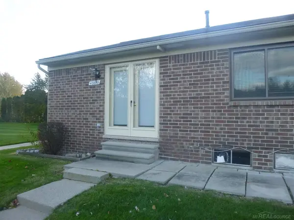 48600 Sugarbush RD, Chesterfield Twp, MI 48047