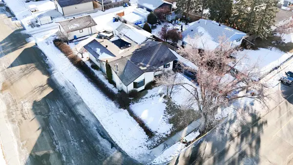 4044 50 AVE, Innisfail, AB T4G 1J3