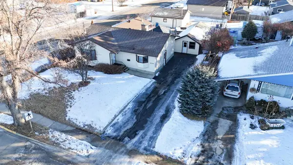 4044 50 AVE, Innisfail, AB T4G 1J3