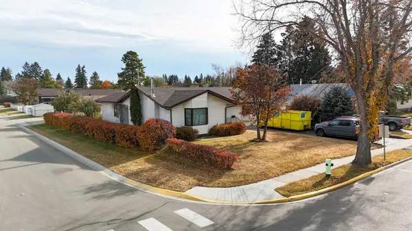 4044 50 AVE, Innisfail, AB T4G 1J3