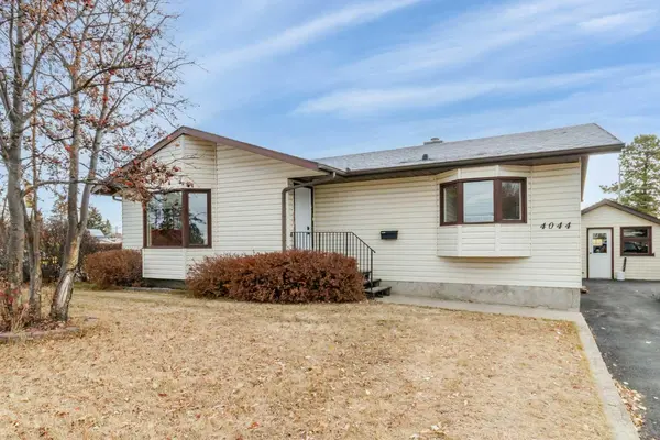 4044 50 AVE, Innisfail, AB T4G 1J3