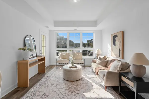 50 Lakebreeze DR #106,  Clarington,  ON L1B 0V9