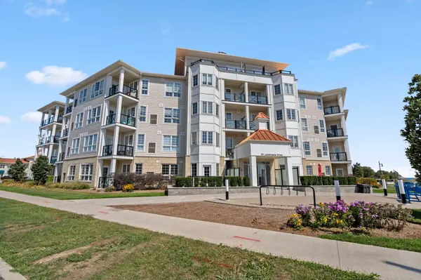 50 Lakebreeze DR #106, Clarington, ON L1B 0V9