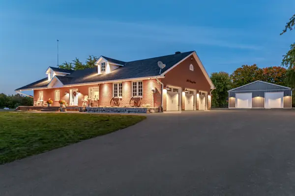 250 Denney DR, Essa, ON L3W 0T8