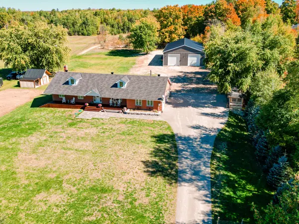 250 Denney DR, Essa, ON L3W 0T8