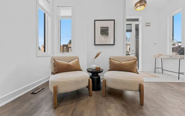 10 Kent Matthew ST, Richmond Hill, ON L4E 1C9