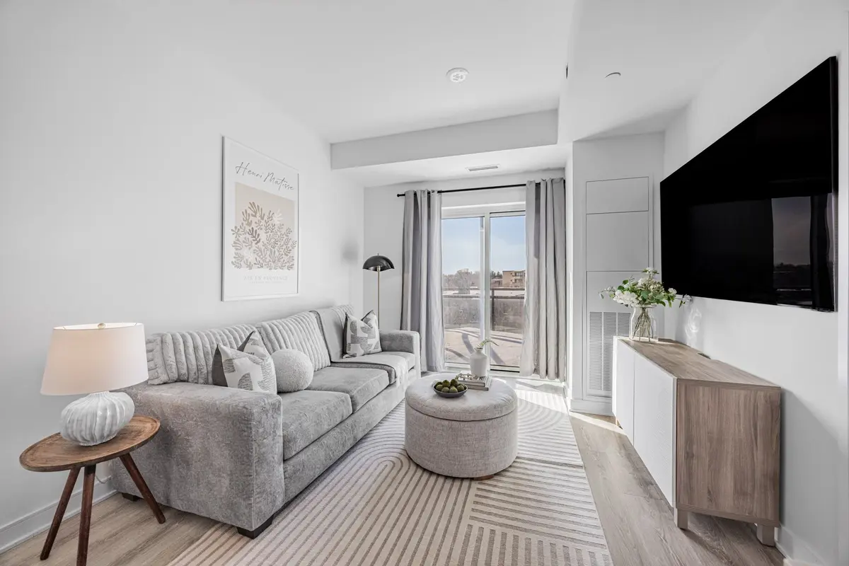 25 Neighbourhood LN #906, Toronto W07, ON M8Y 0C4