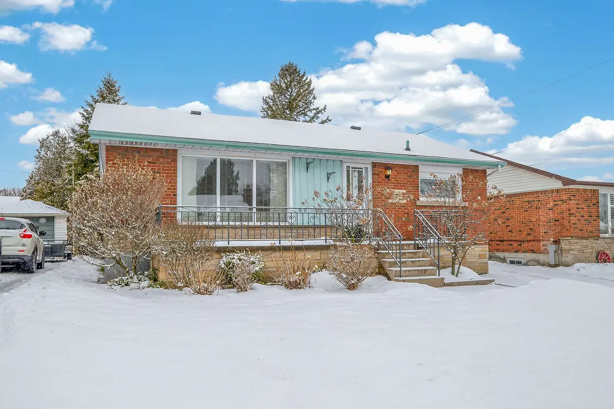 126 West 4th ST, Hamilton, ON L9C 3N2