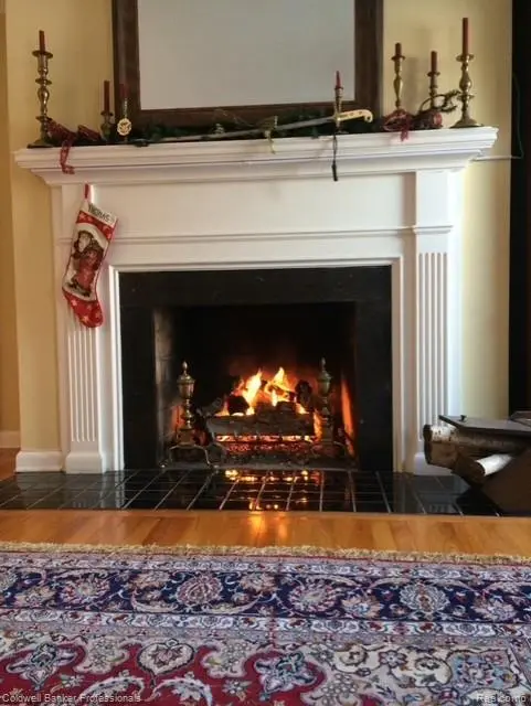 499 Sunningdale DR, Grosse Pointe Woods, MI 48236