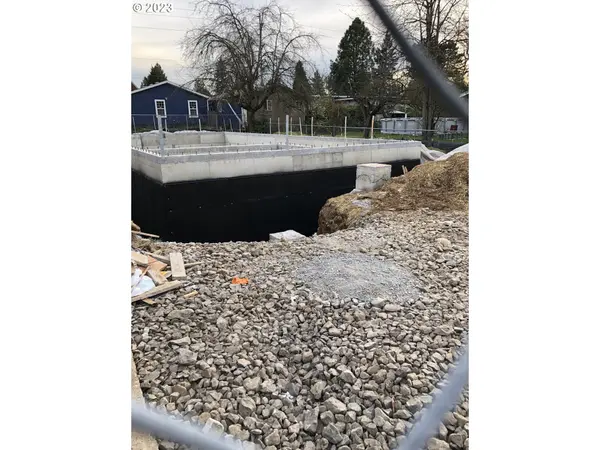 Portland, OR 97206,8040 SE KNIGHT ST