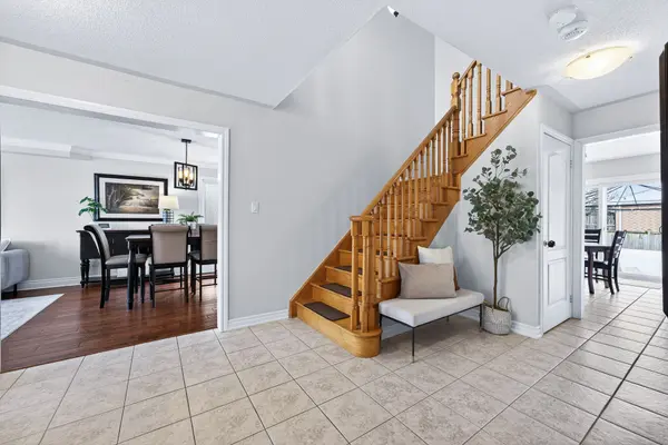 162 Metcalfe DR, Bradford West Gwillimbury, ON L3Z 0A1