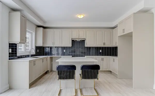 21 Seguin ST #MAIN, Richmond Hill, ON L4E 2X5