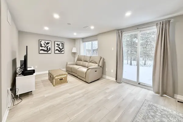 617 Gibney CRES, Newmarket, ON L3X 1Y3