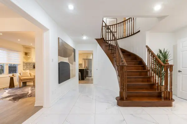 2957 Caradoc LN, Oakville, ON L6J 6V6