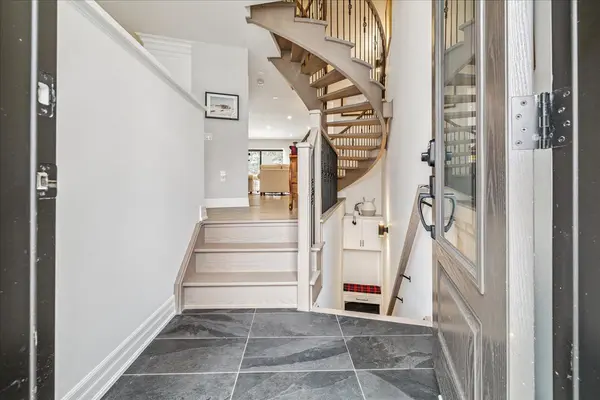 10 Southwind TER, Oakville, ON L6L 6K5