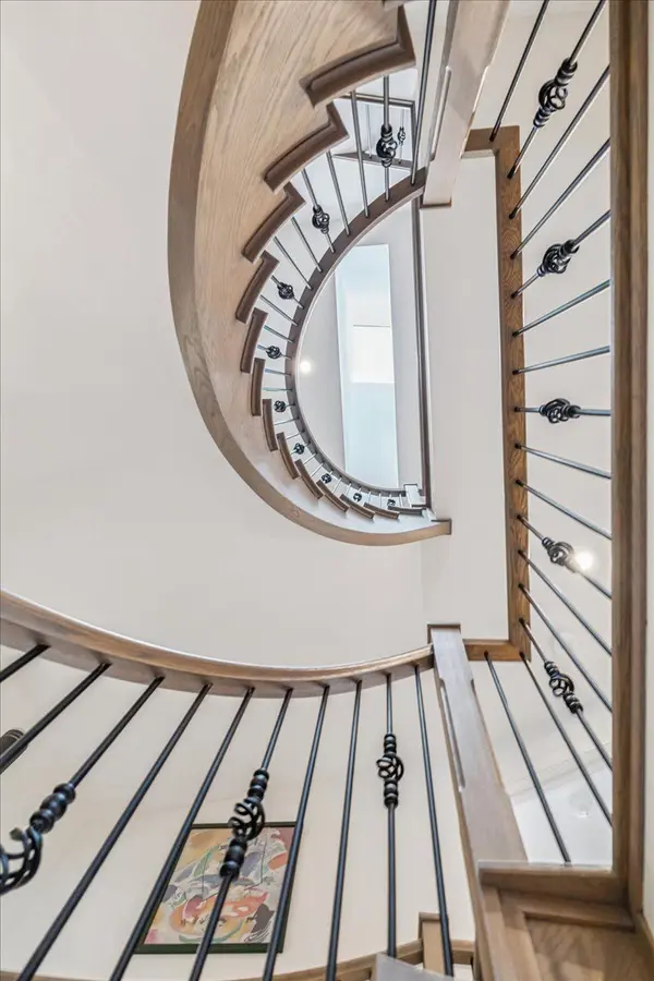 10 Southwind TER, Oakville, ON L6L 6K5