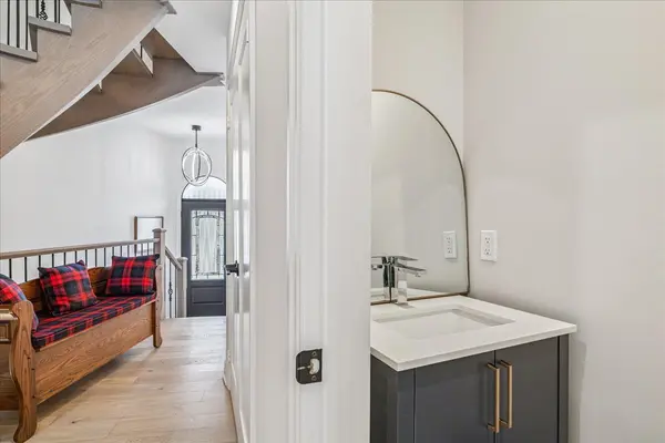 10 Southwind TER, Oakville, ON L6L 6K5