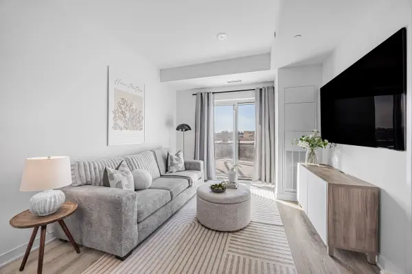 25 Neighbourhood LN #906,  Toronto W07,  ON M8Y 0C4