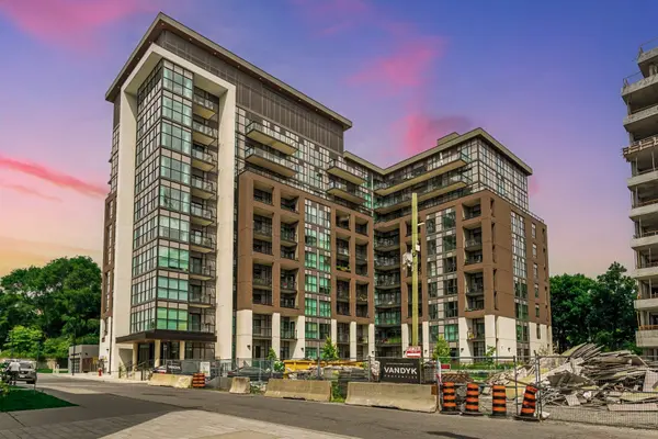 25 Neighbourhood LN #906, Toronto W07, ON M8Y 0C4