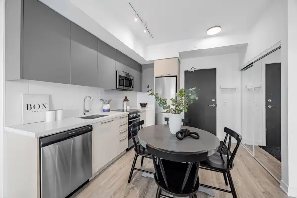 25 Neighbourhood LN #906, Toronto W07, ON M8Y 0C4