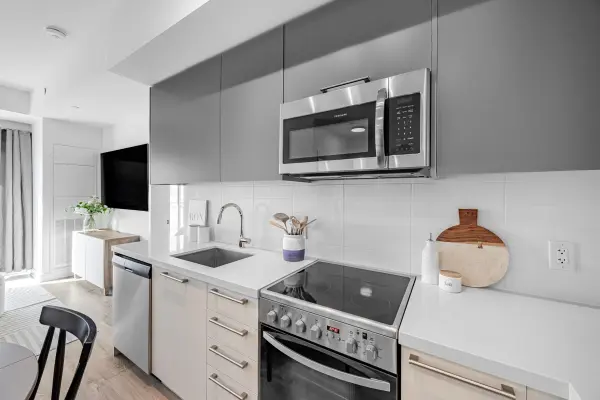 25 Neighbourhood LN #906, Toronto W07, ON M8Y 0C4