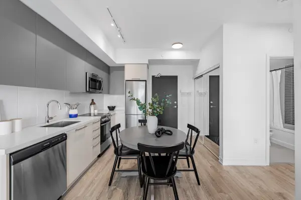 25 Neighbourhood LN #906, Toronto W07, ON M8Y 0C4
