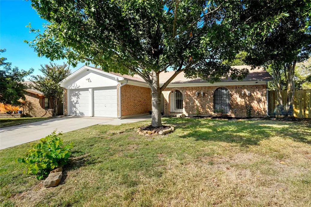 6051 Shadydale Court, Watauga, TX 76148