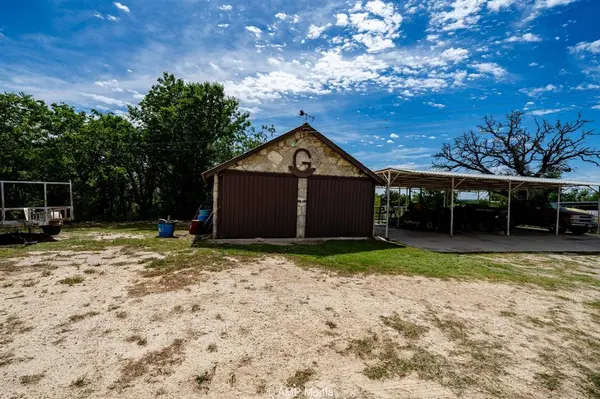 17921 Tx-16, Comanche, TX 76442