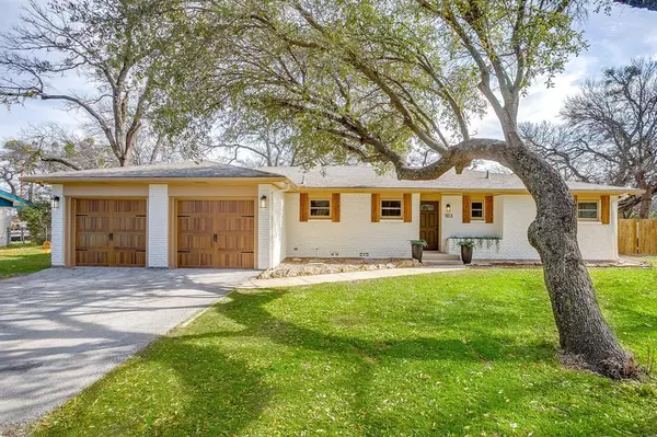 103 Vanshire Road W, Lakeside, TX 76108