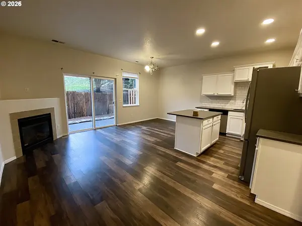 900 NE 91ST AVE, Portland, OR 97220