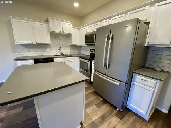 900 NE 91ST AVE, Portland, OR 97220