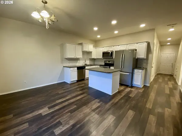 900 NE 91ST AVE, Portland, OR 97220