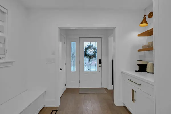 402 St Augustine DR, Oakville, ON L6K 3K9