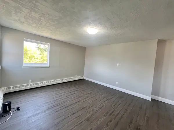 106 King Edward AVE #7, London South, ON N5Z 3T1