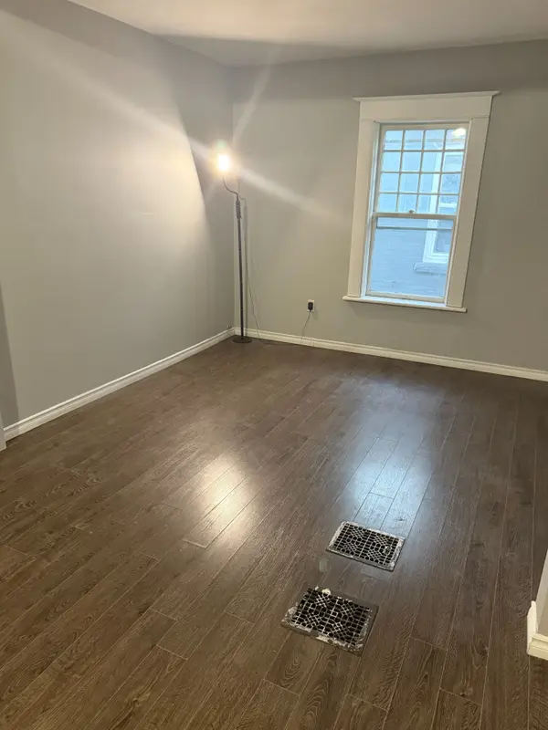 46 Grove ST #Upper, Welland, ON L3B 4B4