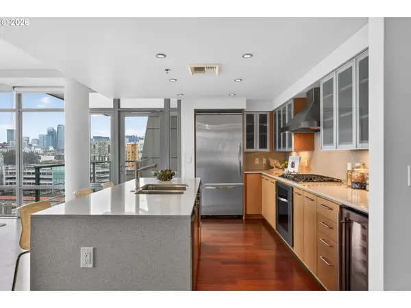 1260 NW NAITO PKWY #908B, Portland, OR 97209