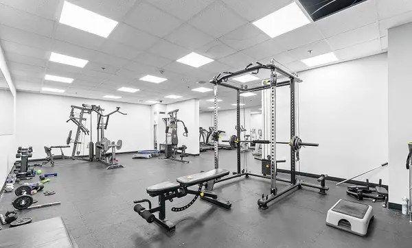 4 Lisa ST #1004, Brampton, ON L6T 4B6