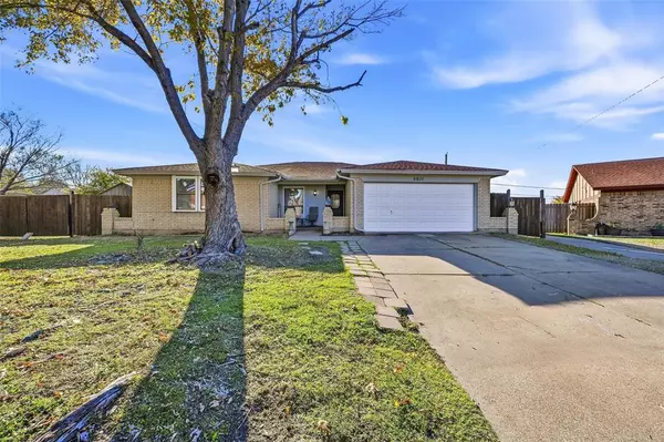 5011 Prairieview Court S, Arlington, TX 76017