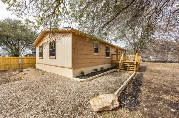 205 W Long St, Elm Mott, TX 76640