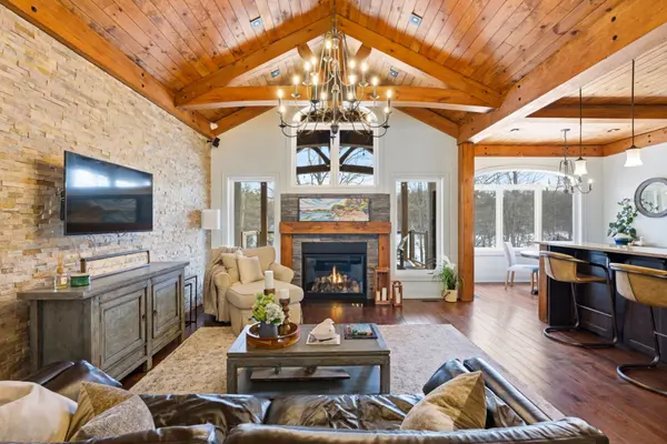 7 Ridgewood CT, Oro-medonte, ON L0L 2L0