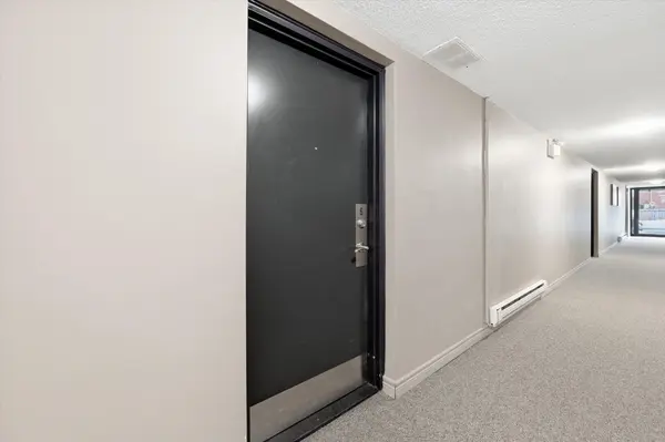 469 Claridge RD #6, Burlington, ON L7N 2S1