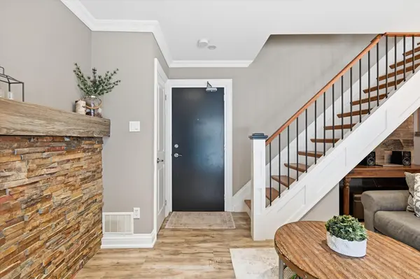 469 Claridge RD #6, Burlington, ON L7N 2S1