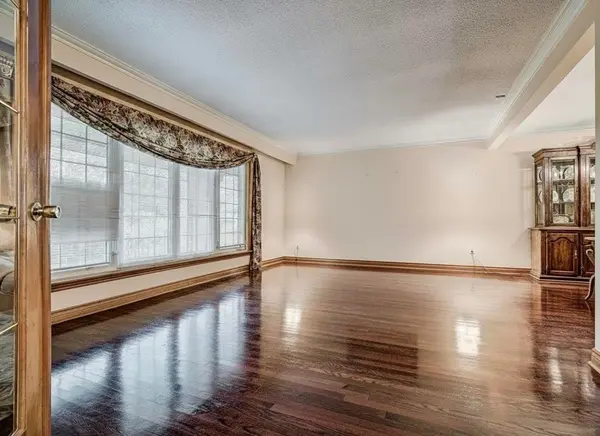 12 Kingsview BLVD, Toronto W09, ON M9R 1T6