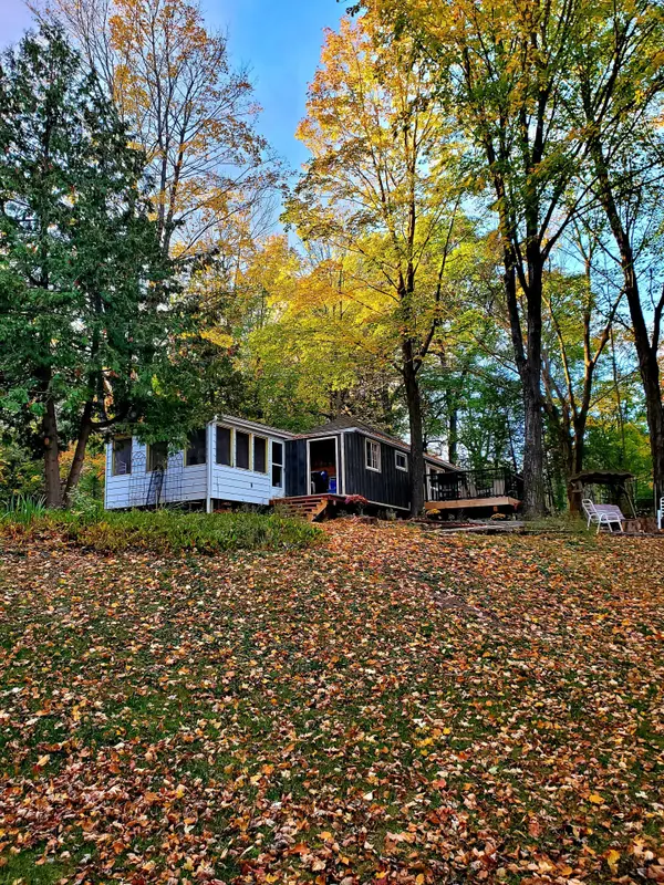 168 Lakebreeze RD, Kawartha Lakes, ON K0M 1N0