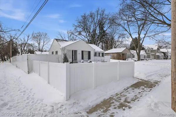 2896 Dorchester RD, Birmingham, MI 48009