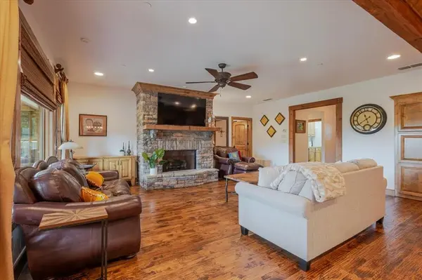 1633 Scenic Drive #102, Graford, TX 76449