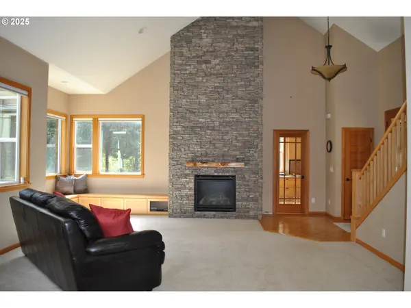 21626 GLAZE RD, Veneta, OR 97487