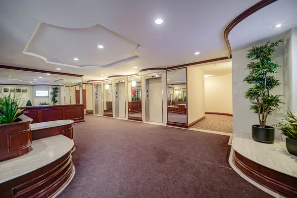 10 Muirhead RD #909, Toronto C15, ON M2J 4P9